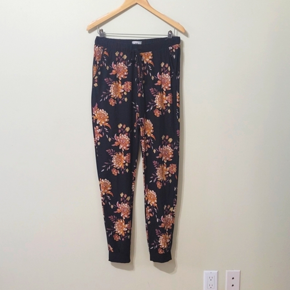 Mudd floral pull on pants